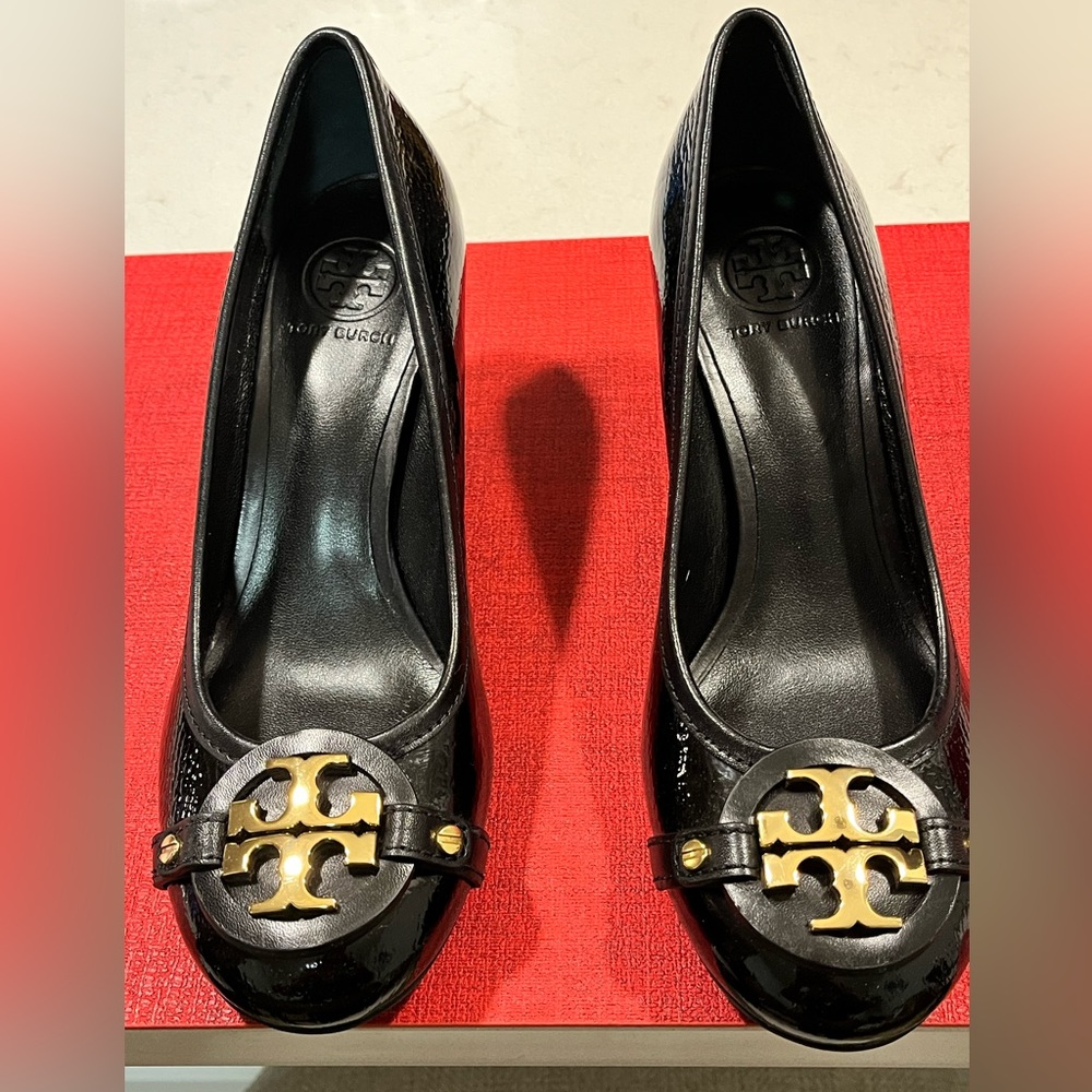 TORY BURCH PRE-LOVED AUTHENTIC SIGNATURE DOUBLE ‘T’ GOLD GENUINE LEATHER SHOES - Picture 1 of 17